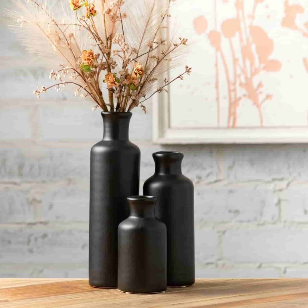 black vases for flowers