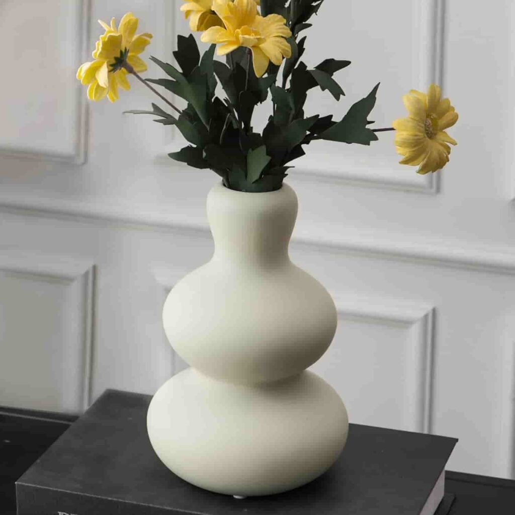 white ceramic vase for centerpiece
