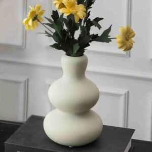 white ceramic vase for centerpiece